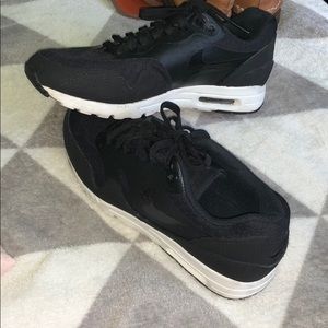 NIKE | black | Nike Air